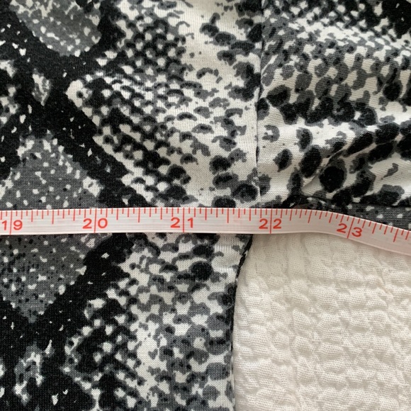 She & Sky women’s tee shirt, snakeskin fabric, size medium. - Picture 4 of 6